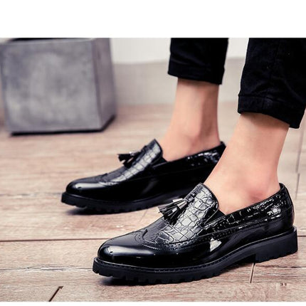 Korean version of the trend of fashion sets of feet casual shoes men's Bullock carved men's shoes thick bottom England increased tassel shoes men HEBDO STORE